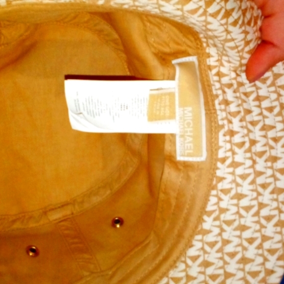 MK hat / Michael kors hat new bucket style tan authentic - Picture 4 of 4
